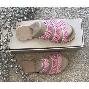 NWT Rothy’s Hot Pink Basket Stitch Sandals